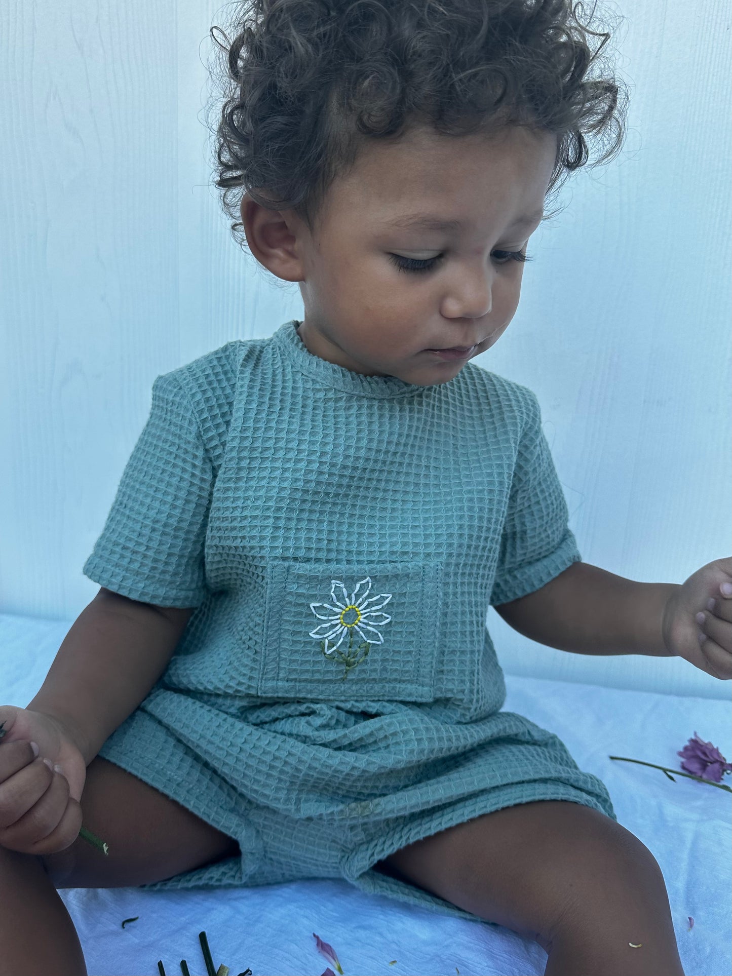 🌸 Flor — Embroidered Flower Romper